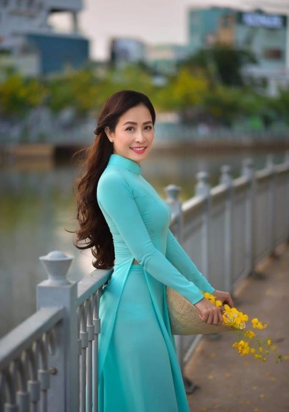 áo dài màu xanh ngọc bích