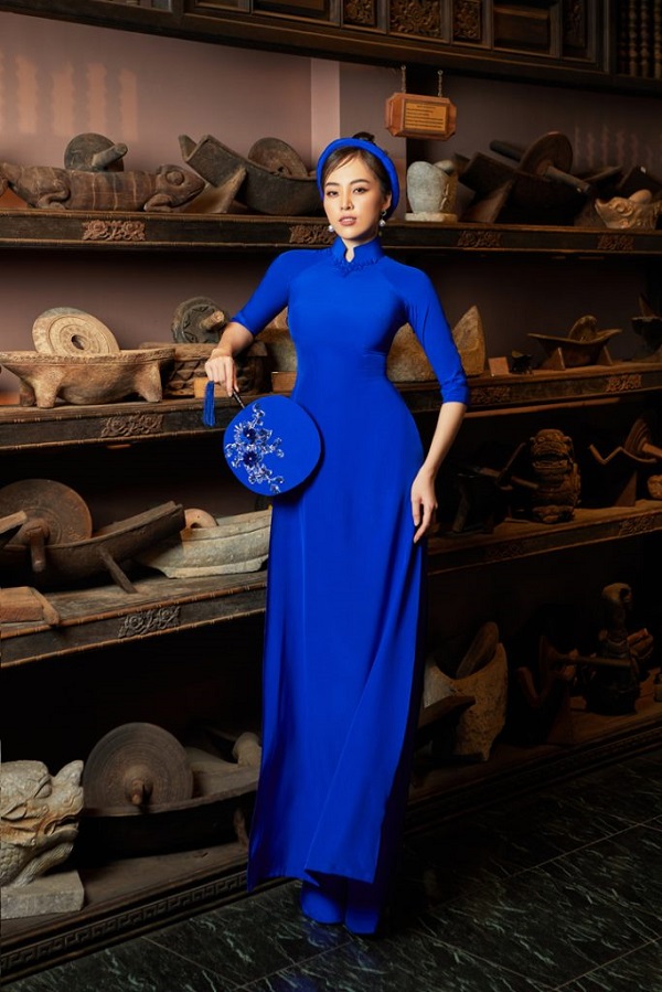 áo dài màu xanh nước biển
